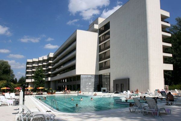 Отдых на курорте Пиештяны: Danubius Health Spa Resort Esplanade Palace 4*